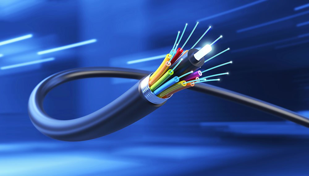 ¿Qué es la fibra óptica y por qué ofrece una mejor conexión a Internet?